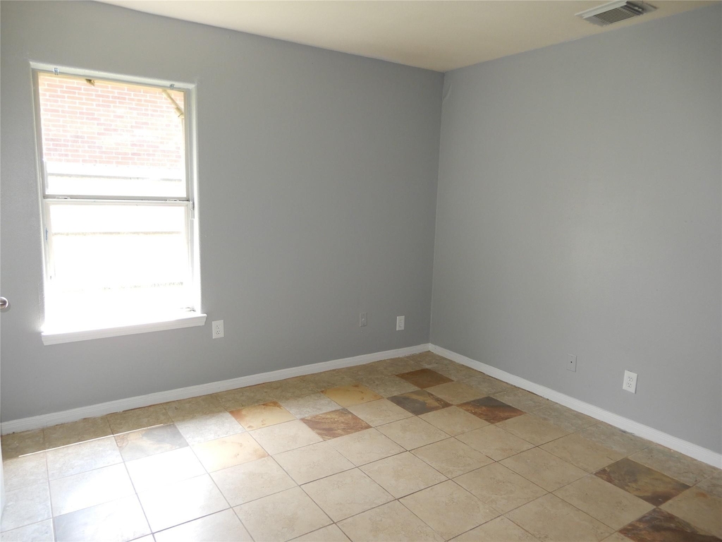 5114 Vinett Avenue - Photo 4