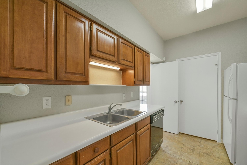 2400 N Braeswood Boulevard - Photo 8
