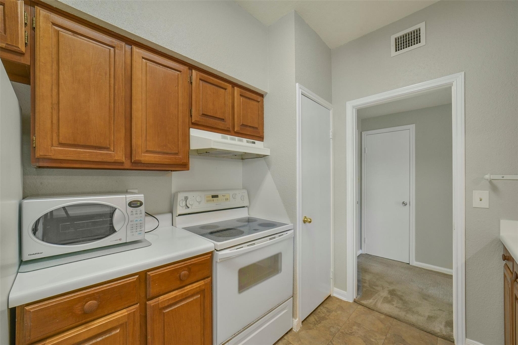 2400 N Braeswood Boulevard - Photo 10
