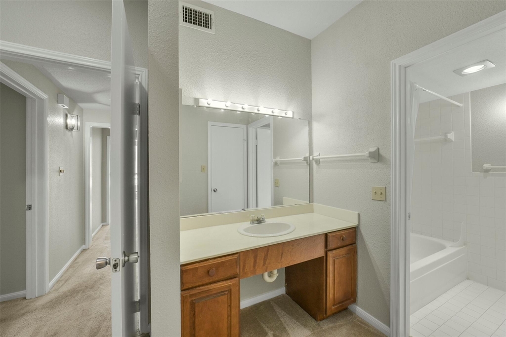 2400 N Braeswood Boulevard - Photo 16