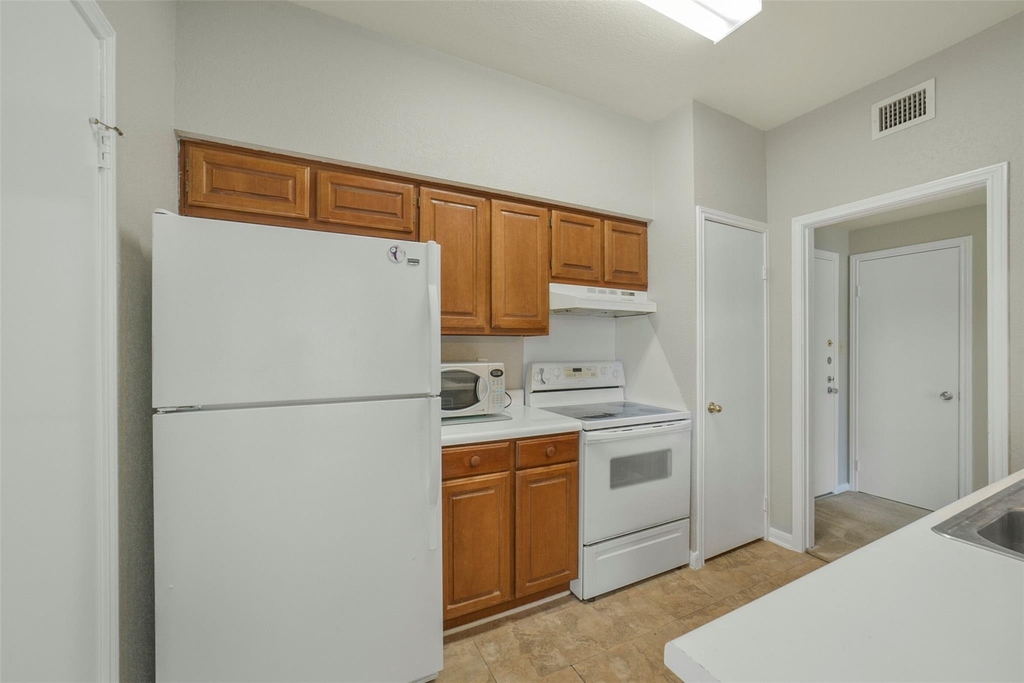 2400 N Braeswood Boulevard - Photo 6