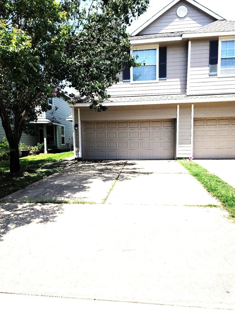 17138 Oakwood Chase Drive - Photo 1