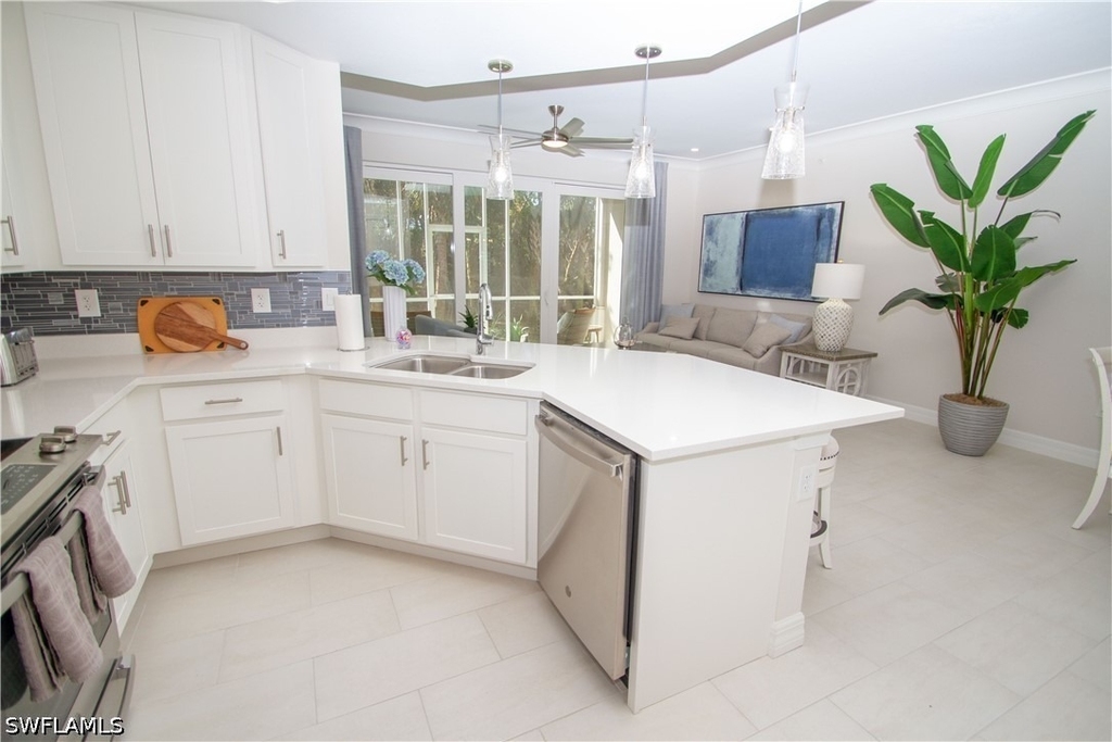 232 Indies Drive E - Photo 4