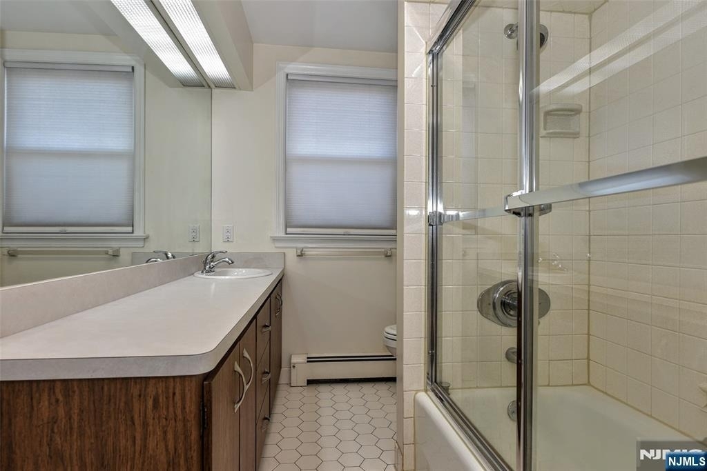 175 Center - Photo 20
