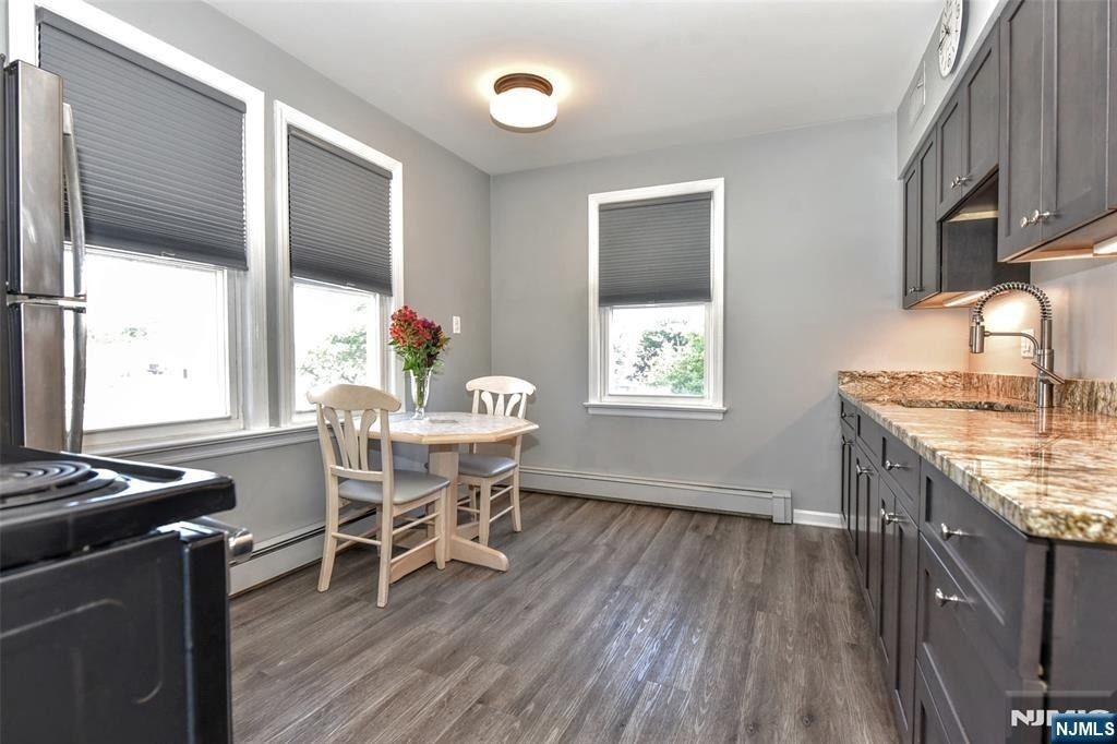 175 Center - Photo 14
