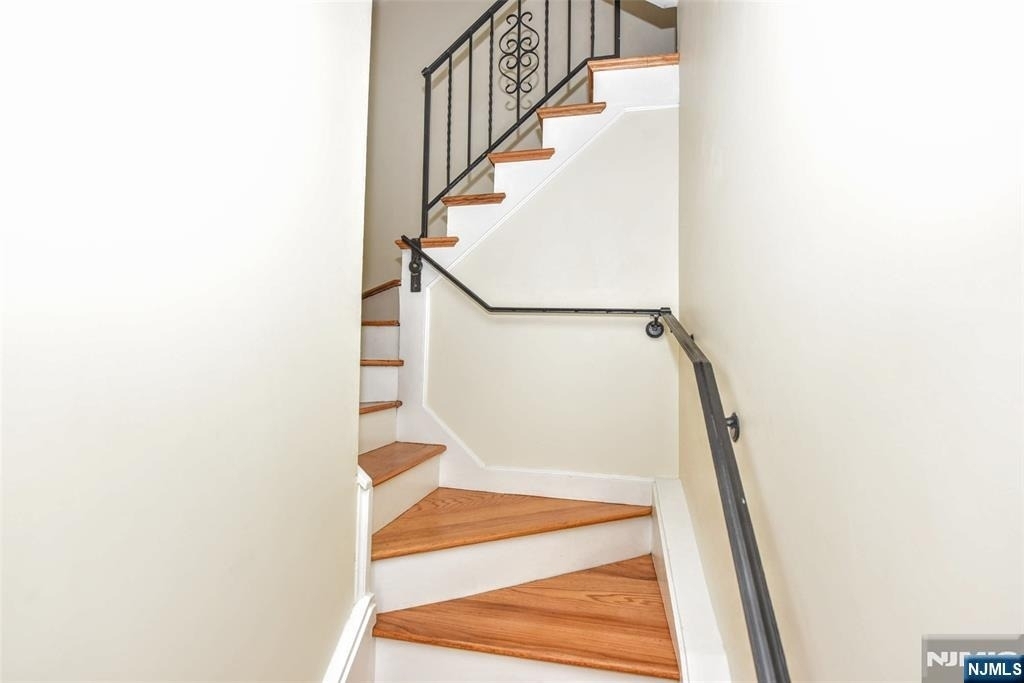 175 Center - Photo 7