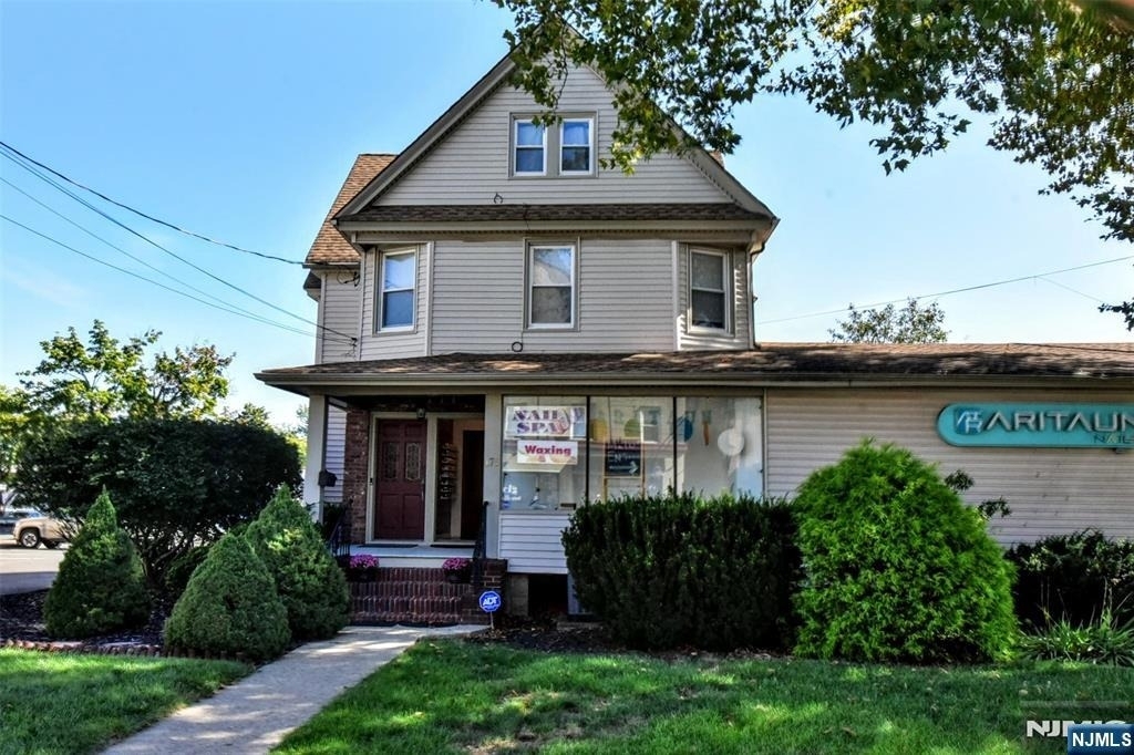 175 Center - Photo 1