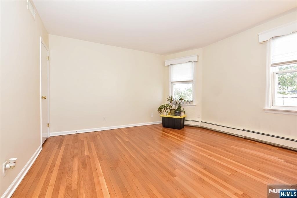 175 Center - Photo 8
