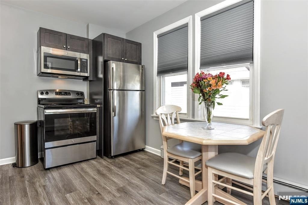 175 Center - Photo 17
