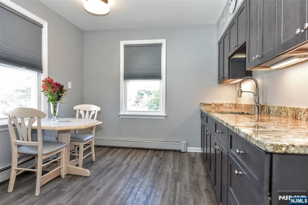 175 Center - Photo 13