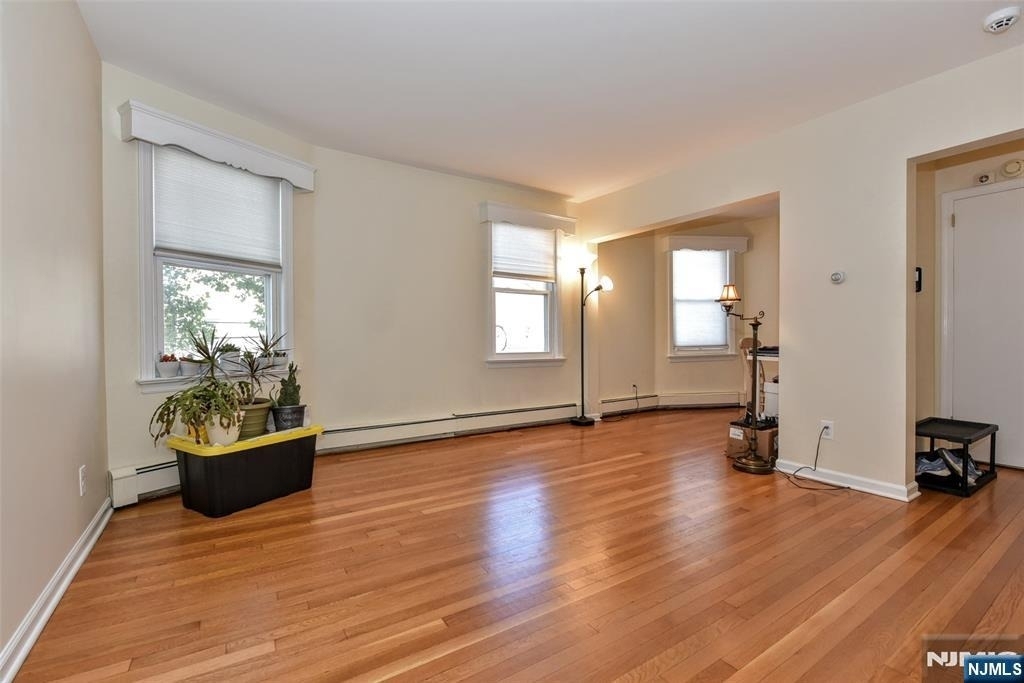 175 Center - Photo 9