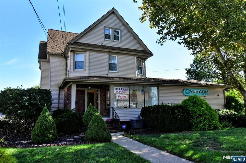 175 Center - Photo 2