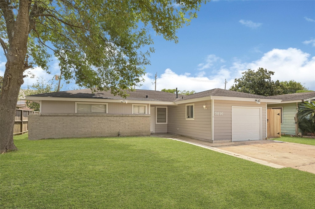 3816 Newton Drive - Photo 2