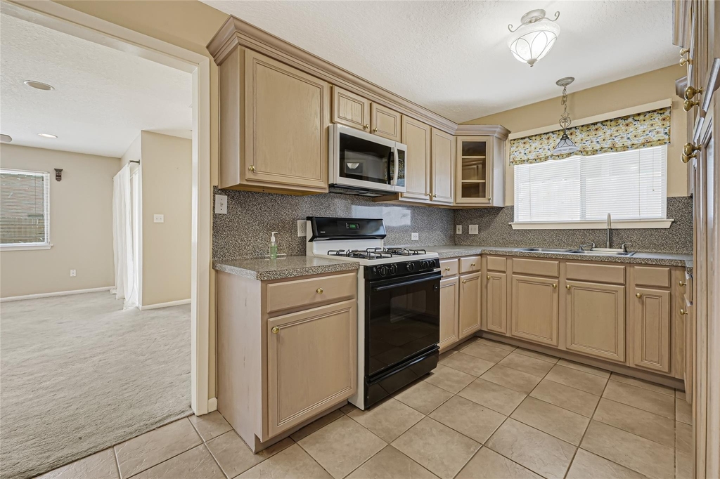 3816 Newton Drive - Photo 4