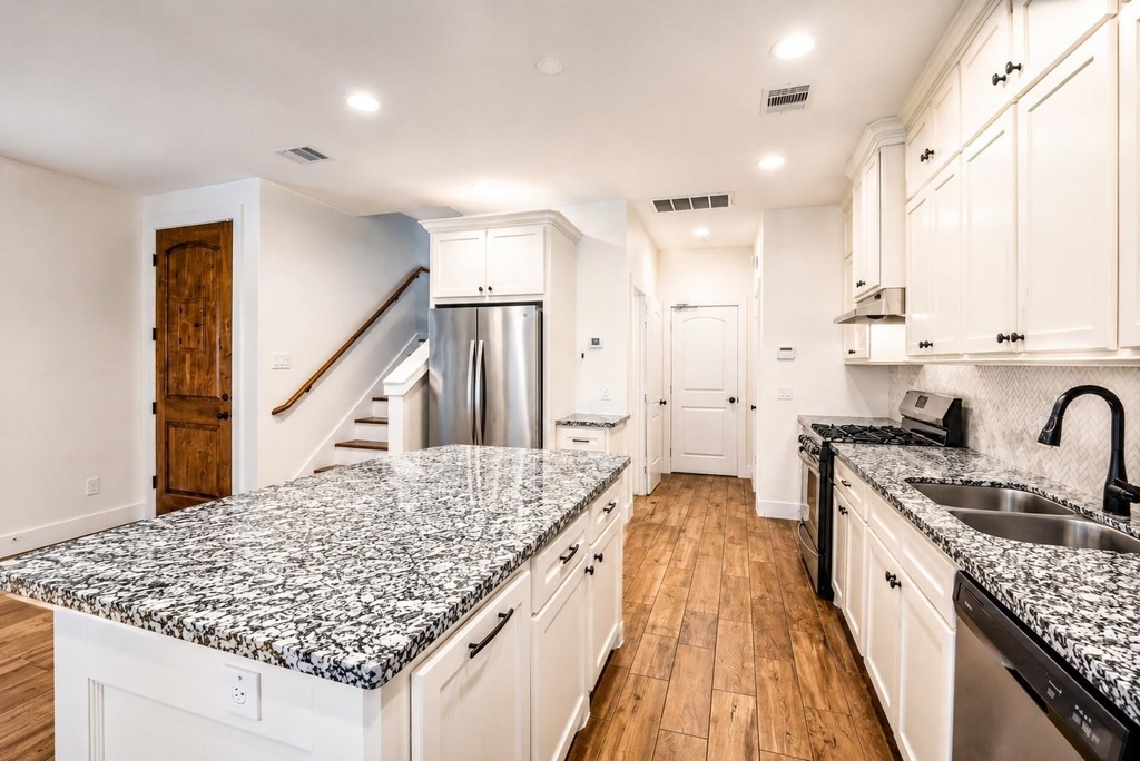 3605 Billingsley Street - Photo 8