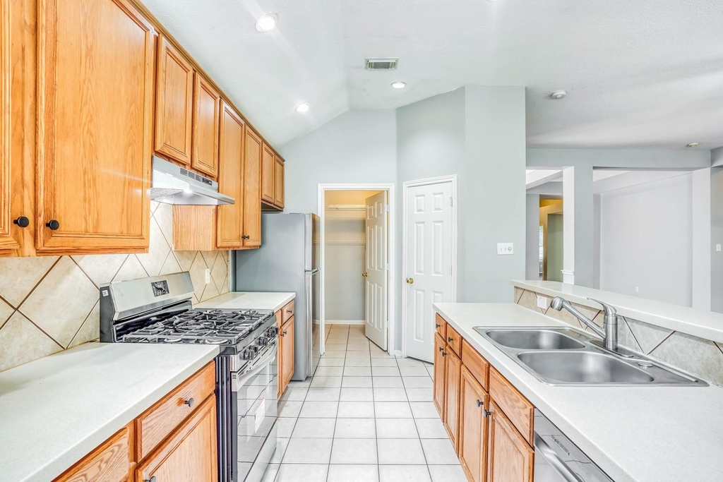 10330 Claybrook Drive - Photo 6