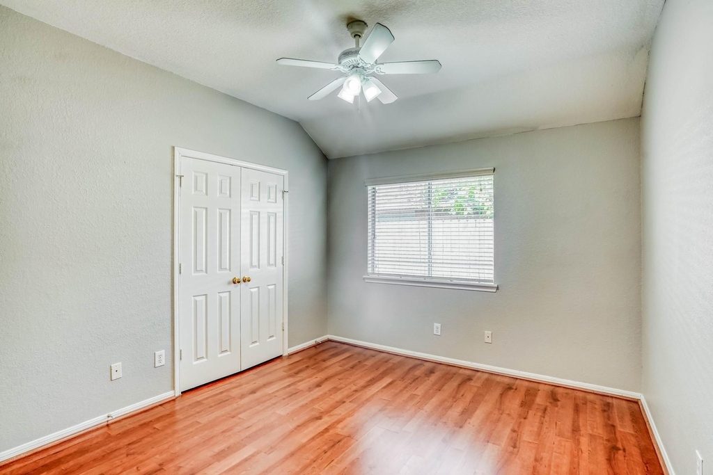 10330 Claybrook Drive - Photo 11