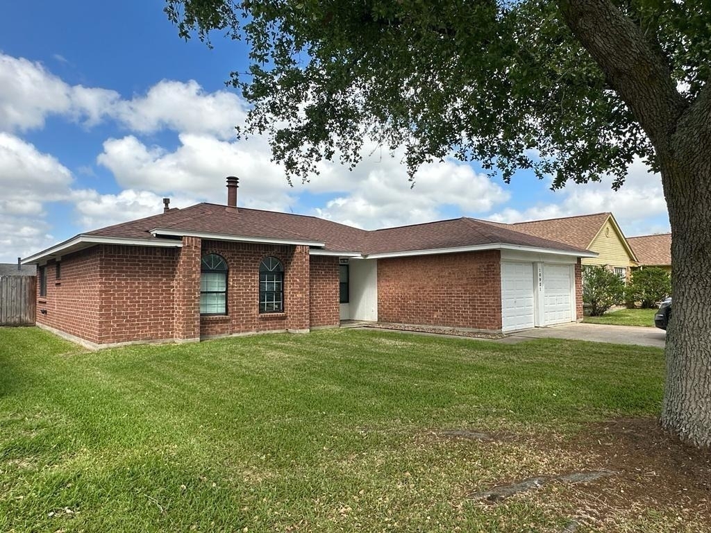 10921 Pecan Drive - Photo 2
