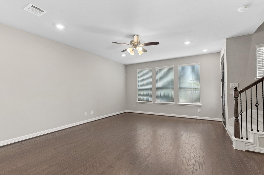 9511 Towne Lake Parkway - Photo 3