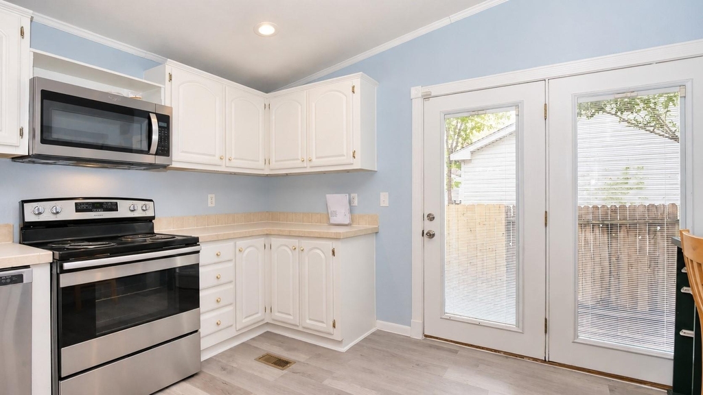 10011 Berrybriar Lane - Photo 6