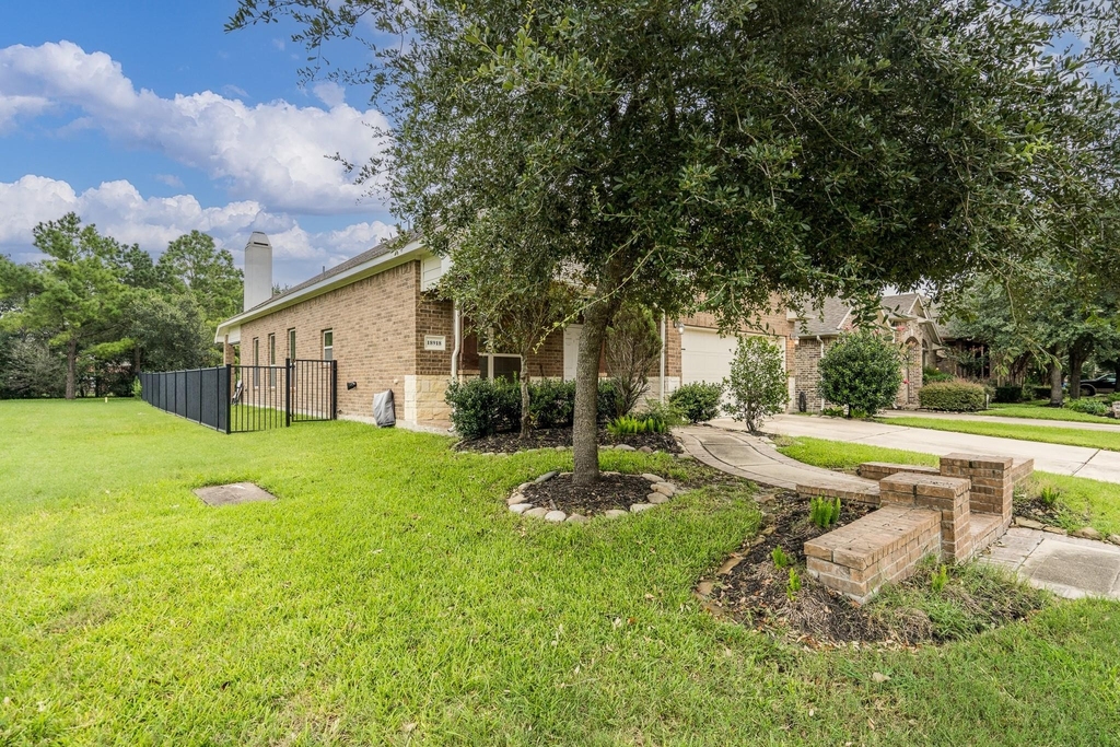 18918 Cove Pointe Dr - Photo 4