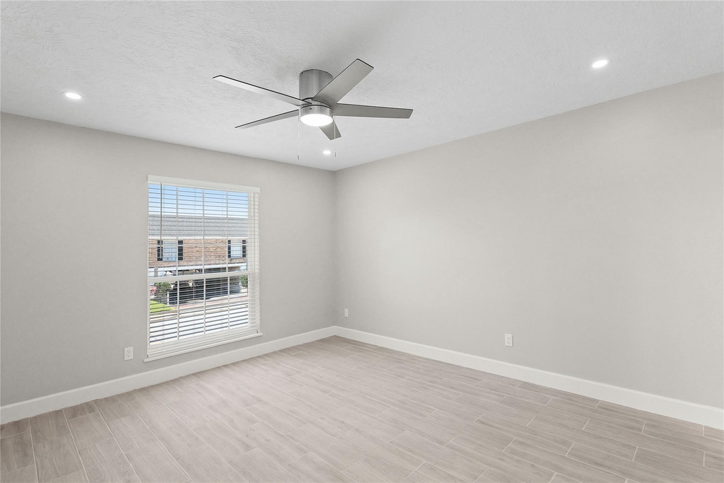 2121 Fountain View Drive - Photo 11