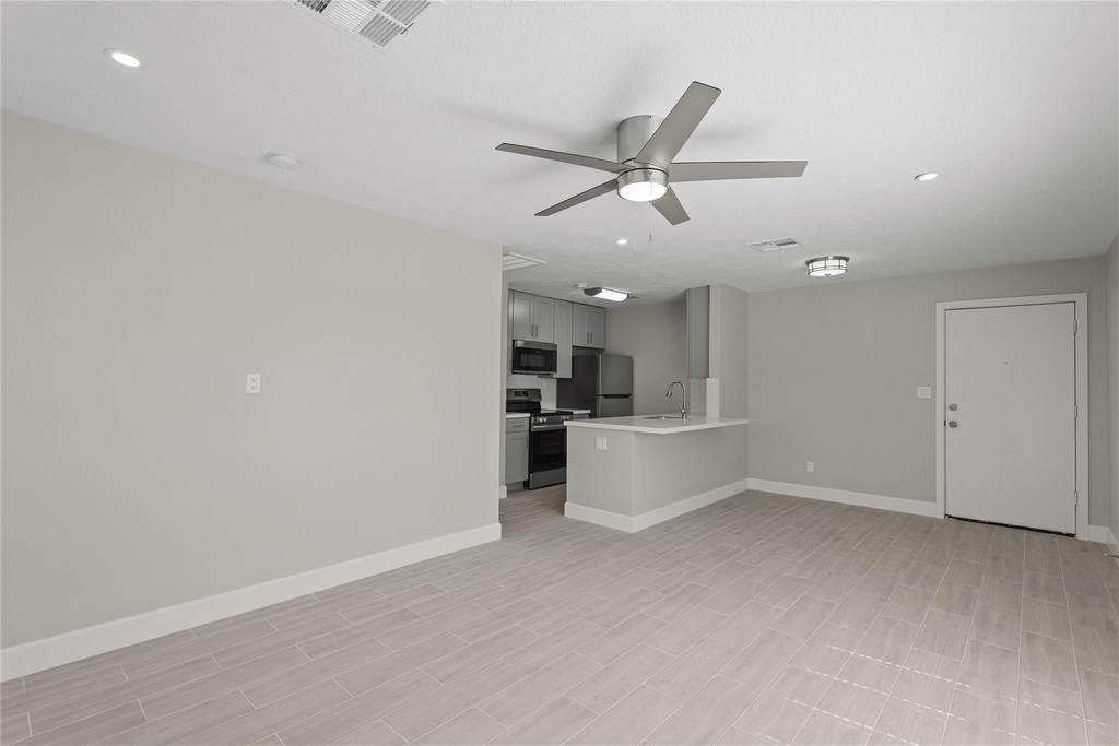 2121 Fountain View Drive - Photo 4