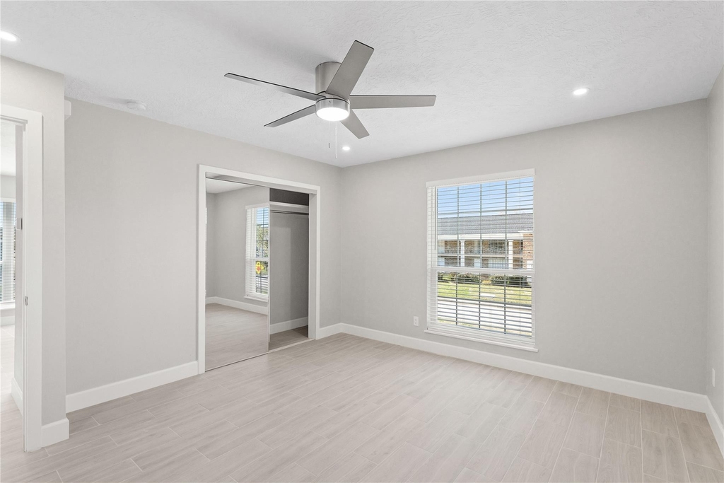 2121 Fountain View Drive - Photo 12