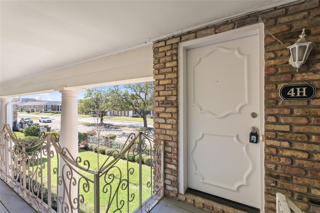 2121 Fountain View Drive - Photo 17