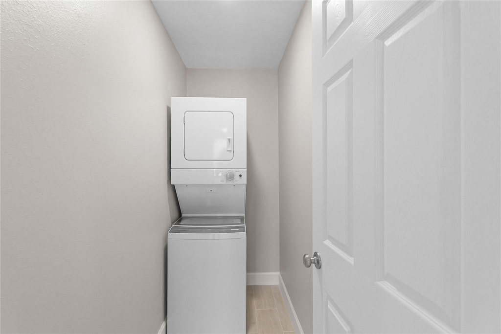 2121 Fountain View Drive - Photo 14