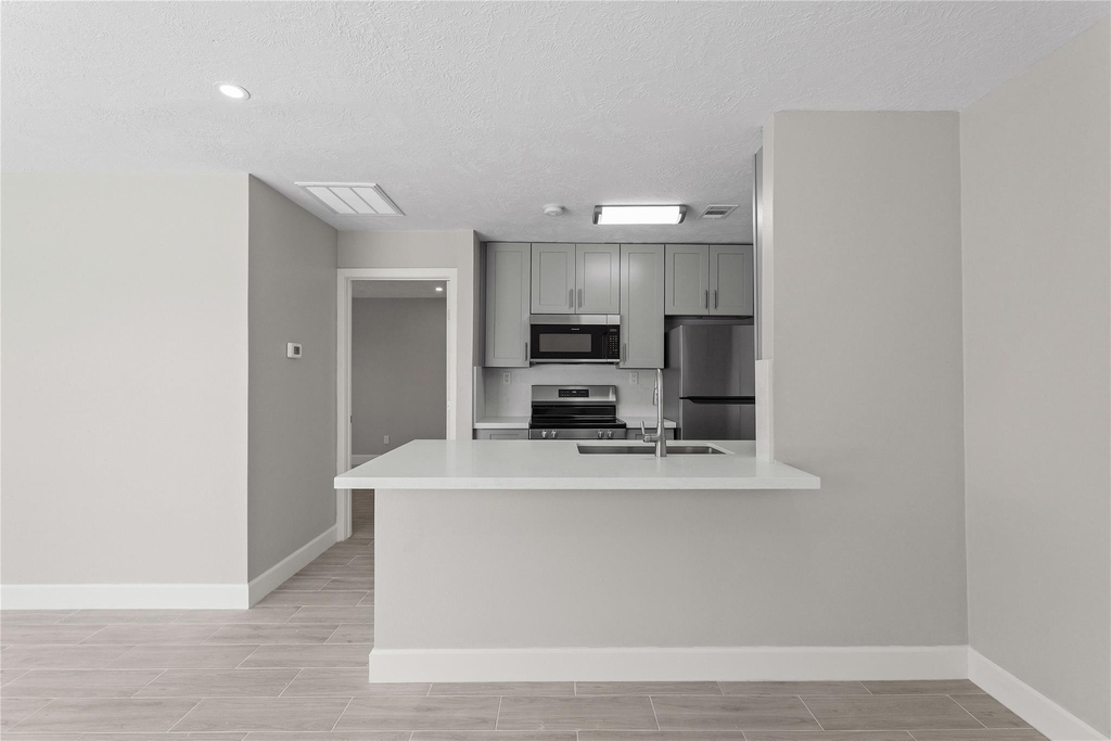 2121 Fountain View Drive - Photo 6