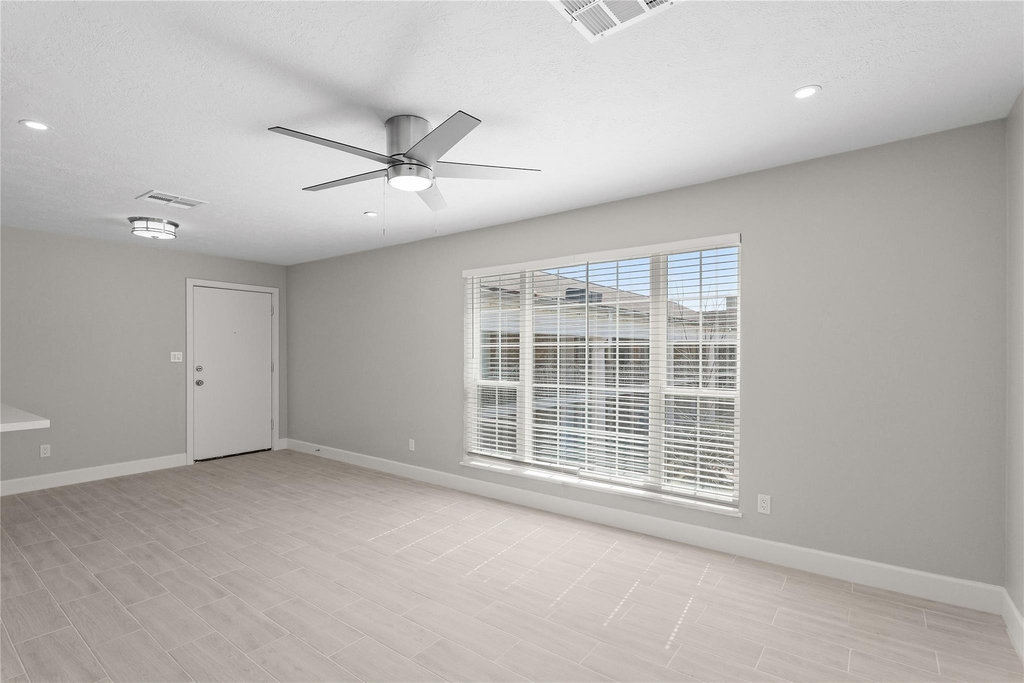 2121 Fountain View Drive - Photo 5