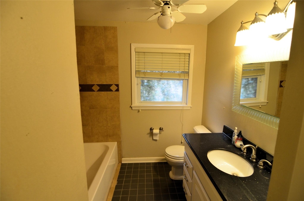 5215 Sanford Road - Photo 9