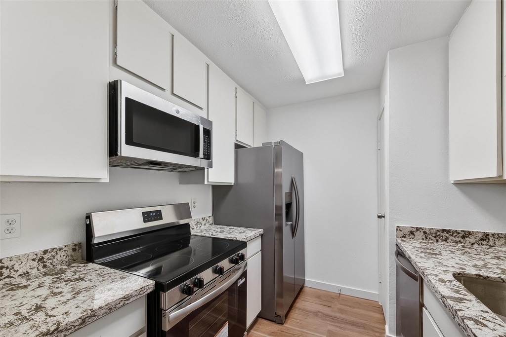 7900 N Stadium Drive - Photo 8