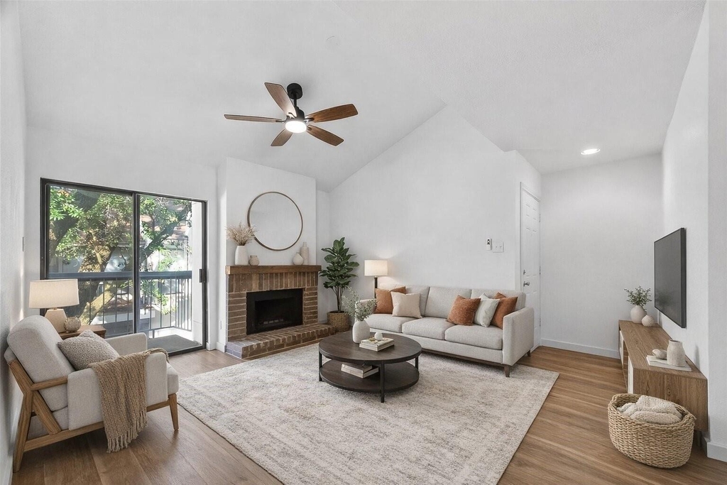 7900 N Stadium Drive - Photo 0