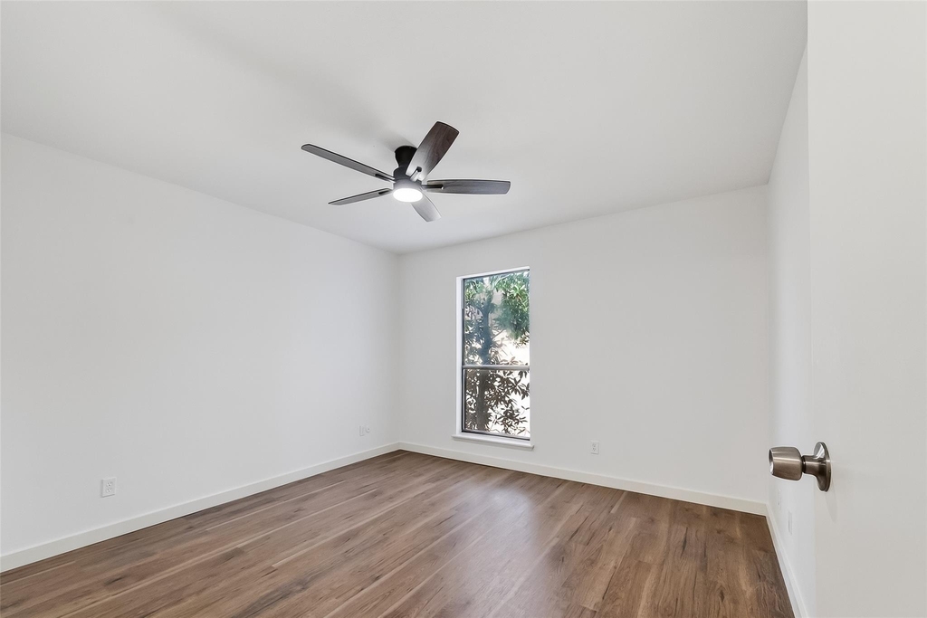 7900 N Stadium Drive - Photo 3