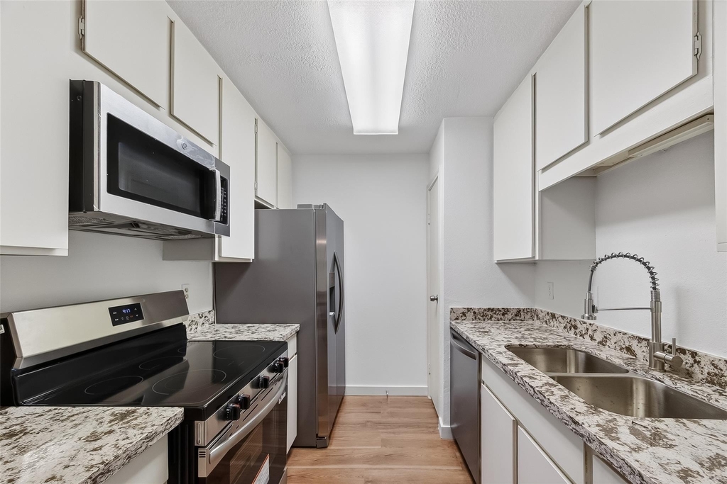7900 N Stadium Drive - Photo 7