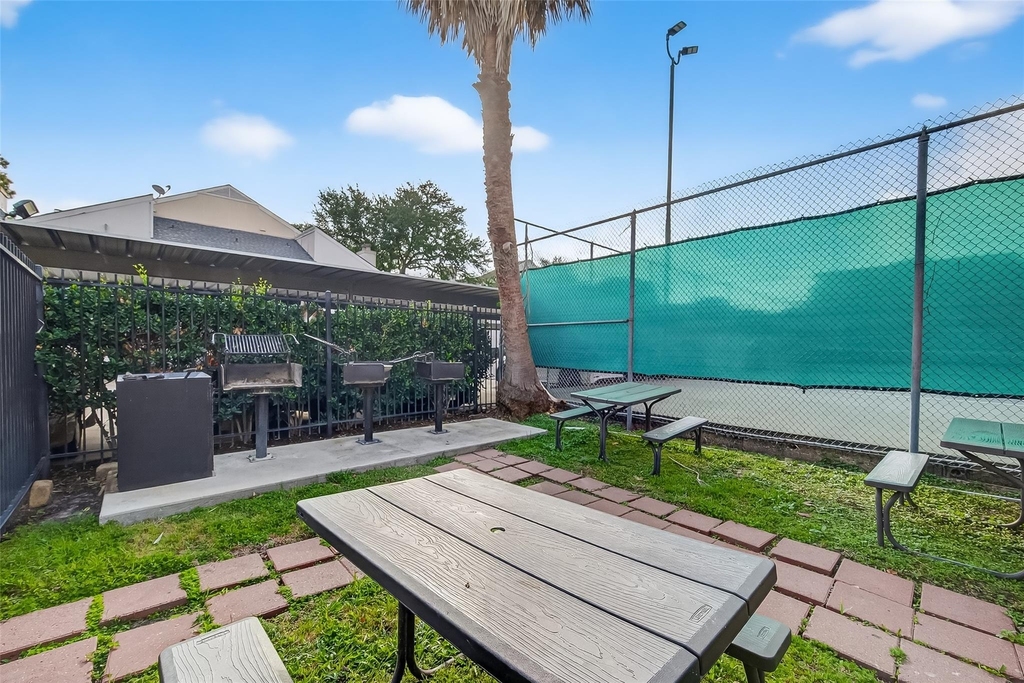 7900 N Stadium Drive - Photo 30