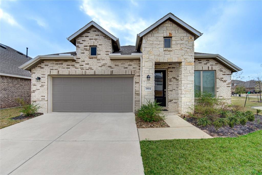 2904 Cordova Hill Drive - Photo 0