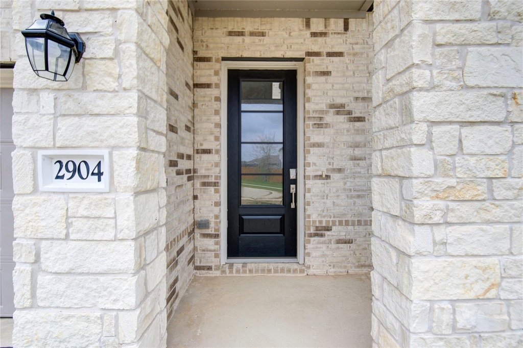 2904 Cordova Hill Drive - Photo 2