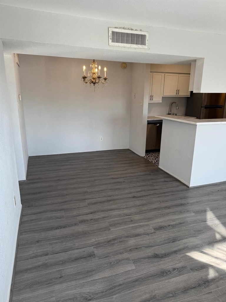 10603 S Wilcrest Drive - Photo 3