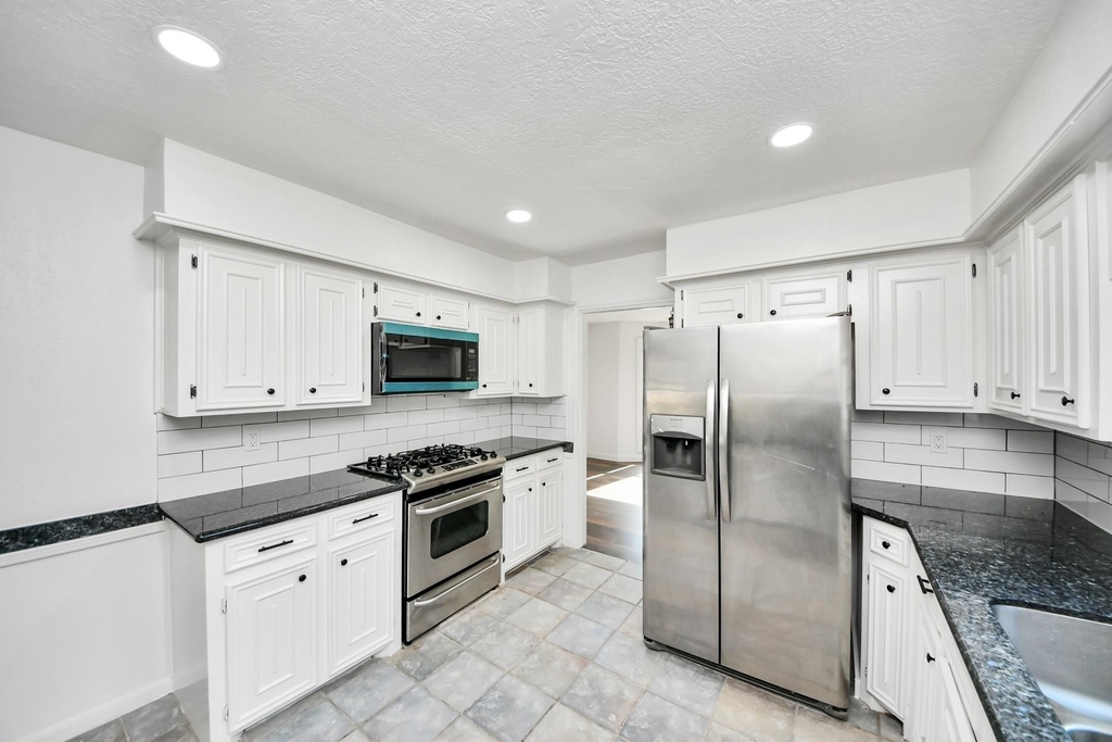 616 S Rivershire Drive - Photo 18