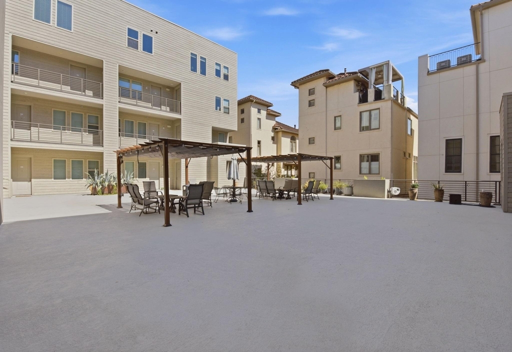4819 Caroline Street - Photo 35