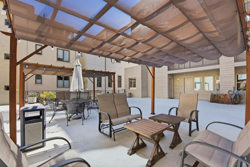 4819 Caroline Street - Photo 11