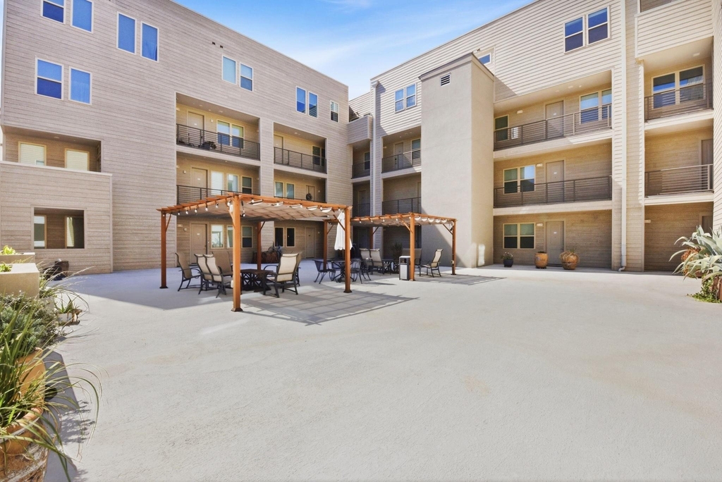 4819 Caroline Street - Photo 36