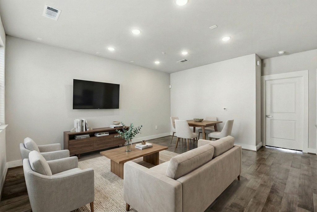 4819 Caroline Street - Photo 2