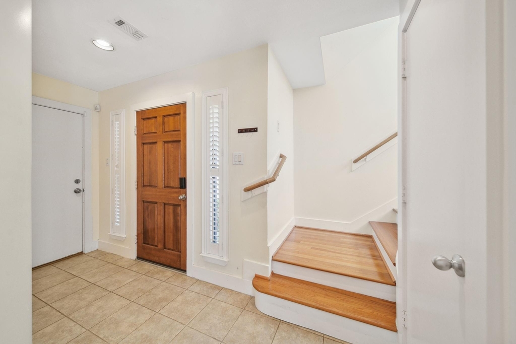 917 W 21st Street - Photo 5