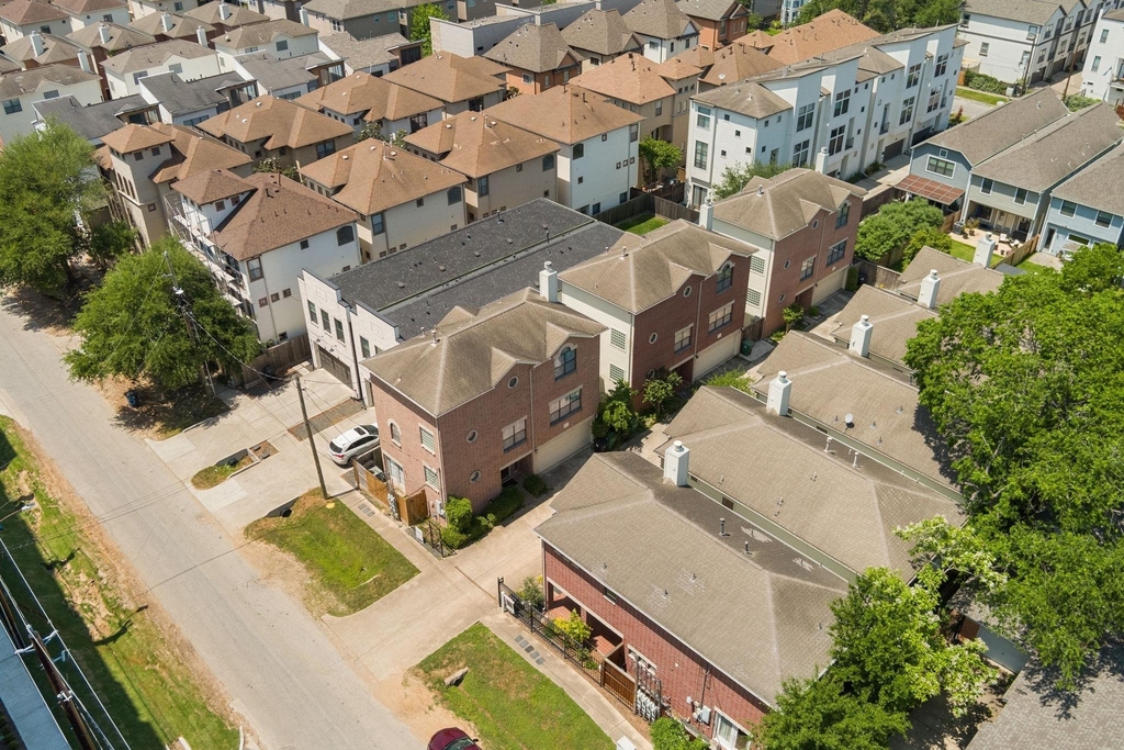 917 W 21st Street - Photo 18