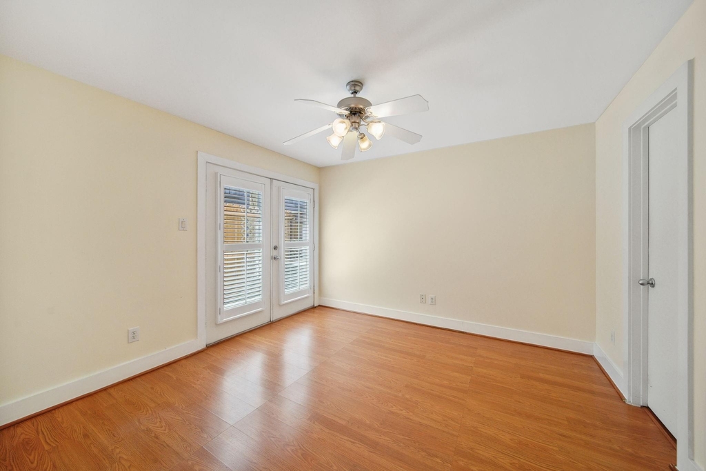 917 W 21st Street - Photo 14