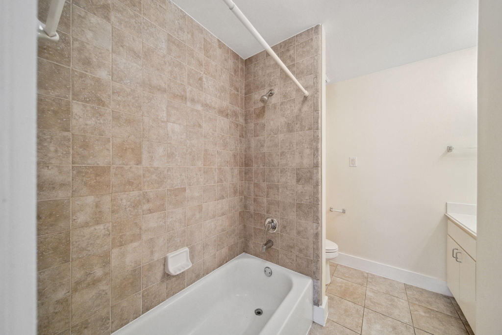 917 W 21st Street - Photo 16